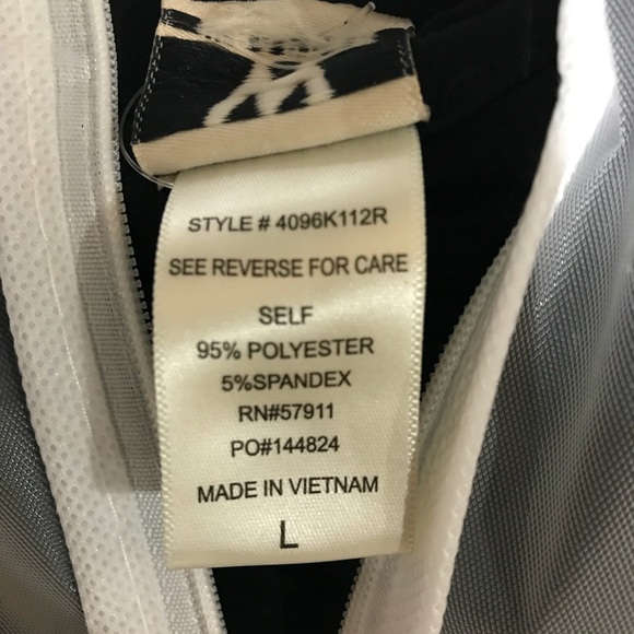 Black cropped jumpsuit with tie belt waist, NWT. SIZE Large. - Picture 9 of 9